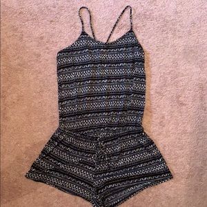 Black/white casual romper
